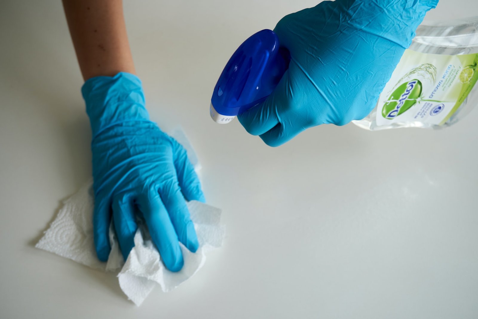 How to remove stubborn dirt and stains from walls